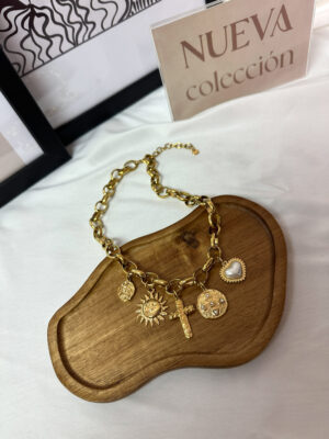 Collar multicharms dorado