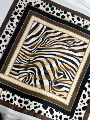 Pañuelo animal print verde oliva