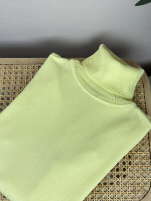 Jersey cuello alto amarillo limón