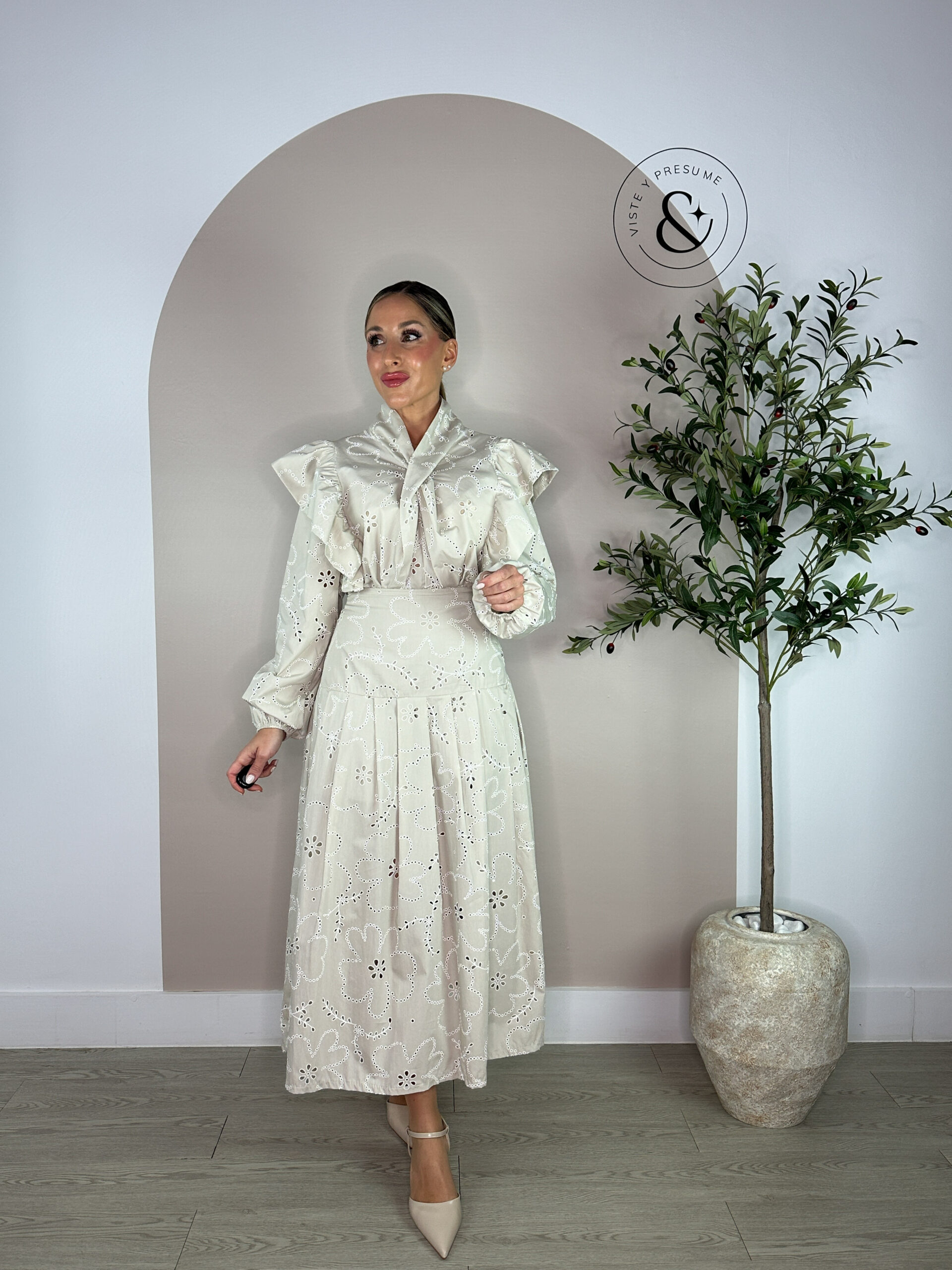 Conjunto brocado beige