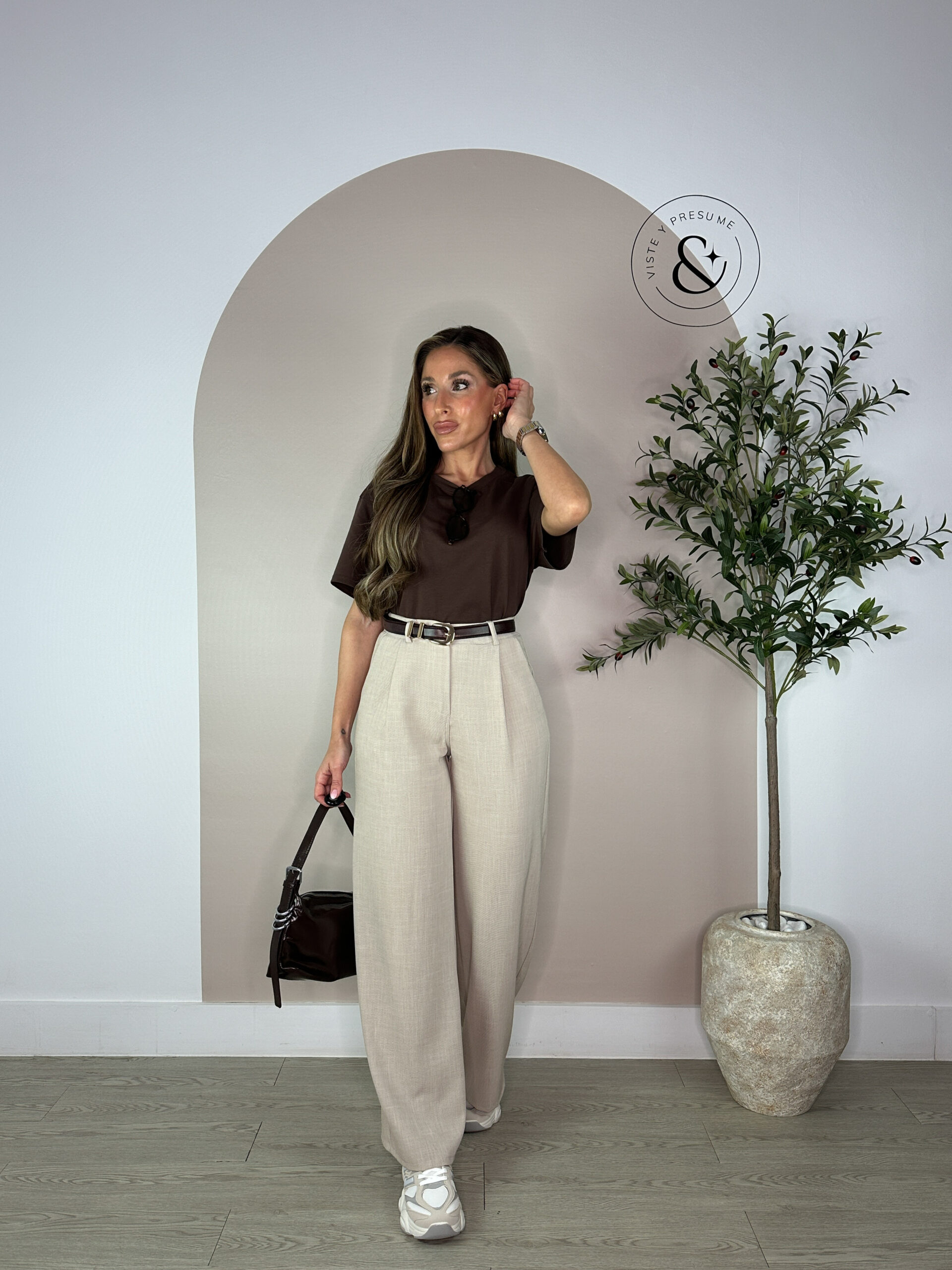 Pantalón conjunto beige
