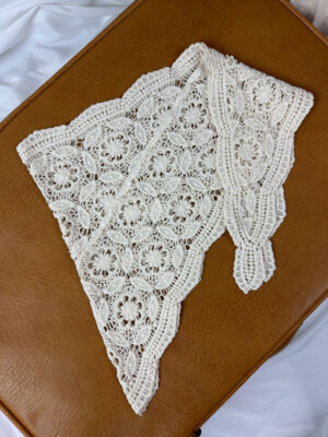 Pañuelo crochet beige