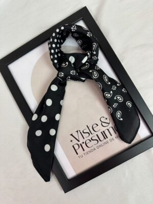Pañuelo lunares negro