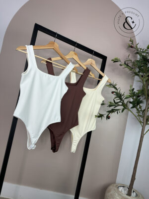 Bodys escote cuadrado