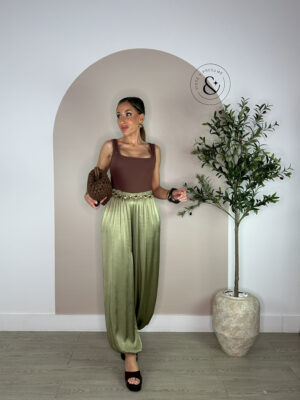 Pantalón bombacho satinado verde