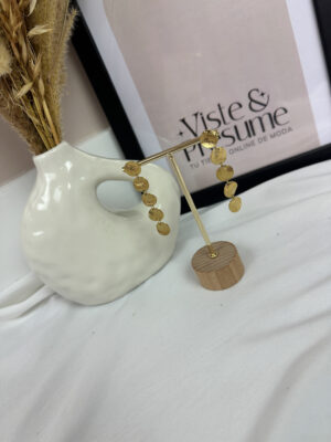 Pendientes largos dorados