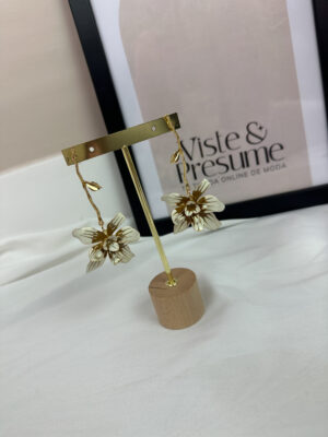 Pendientes orquídea blancos