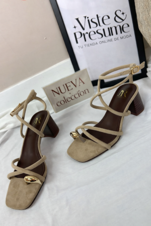 Sandalia tacón cruda