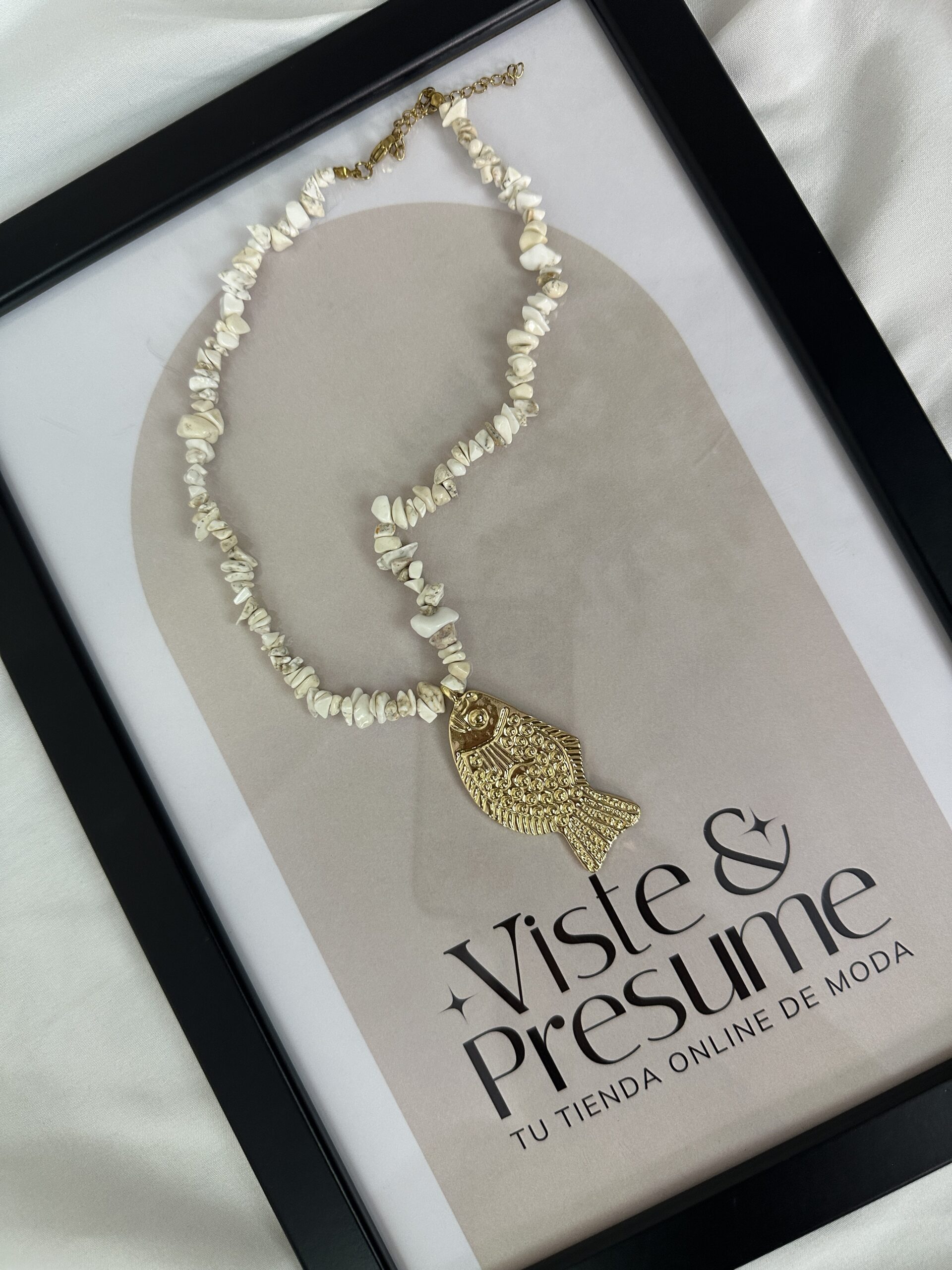 Collar pescadito blanco