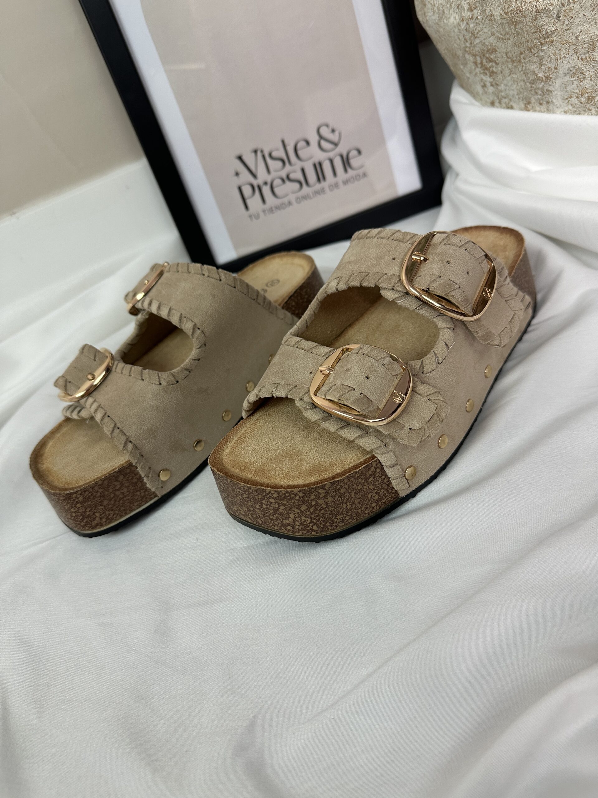 Sandalia hebilla taupe