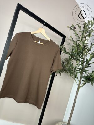 Camiseta basica marron
